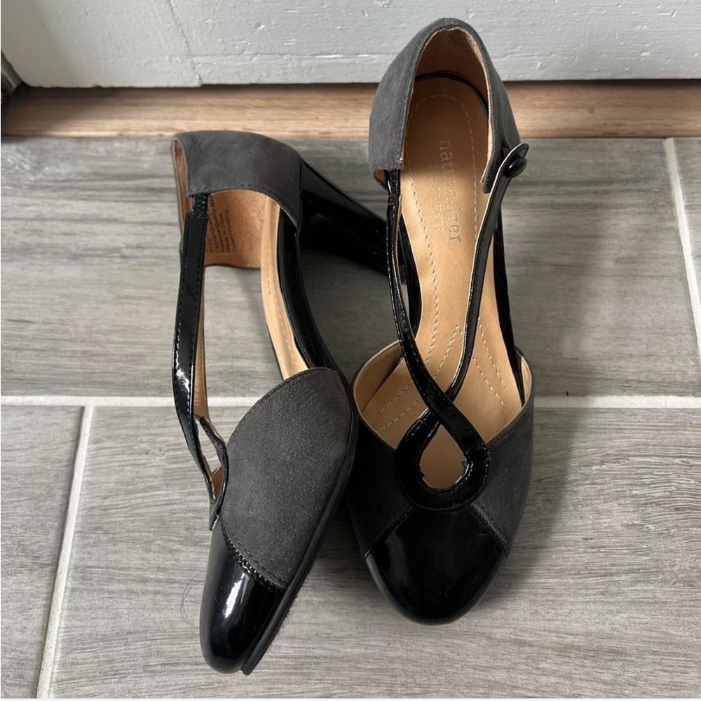 Naturalizer brand medium heels 
comfortable